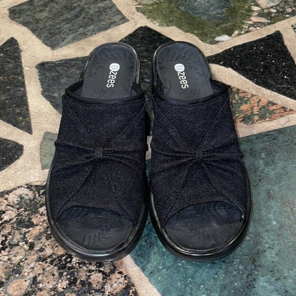 Bzees Sunburst Slide Wedge Sandal - Picture 4 of 7